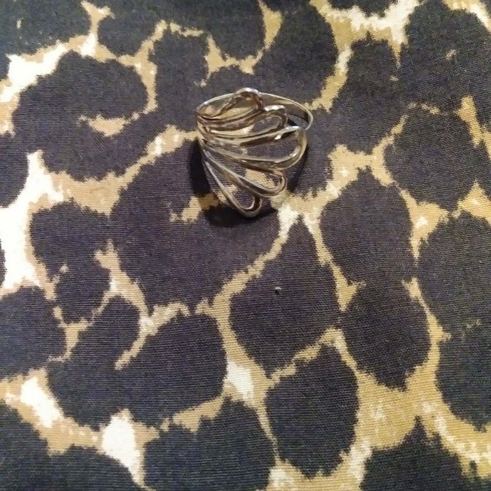 Fan style ring